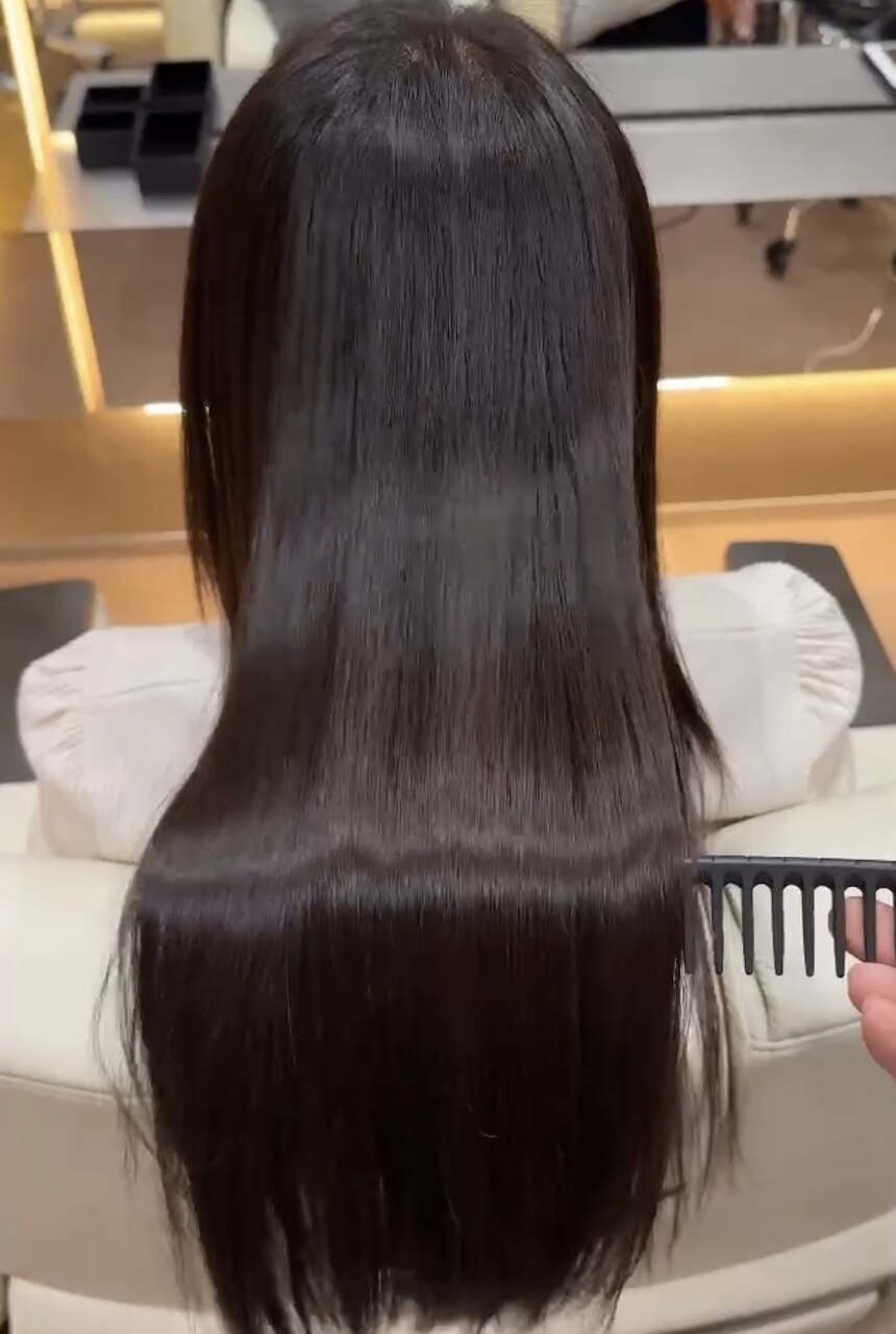 艶のある黒髪のロング